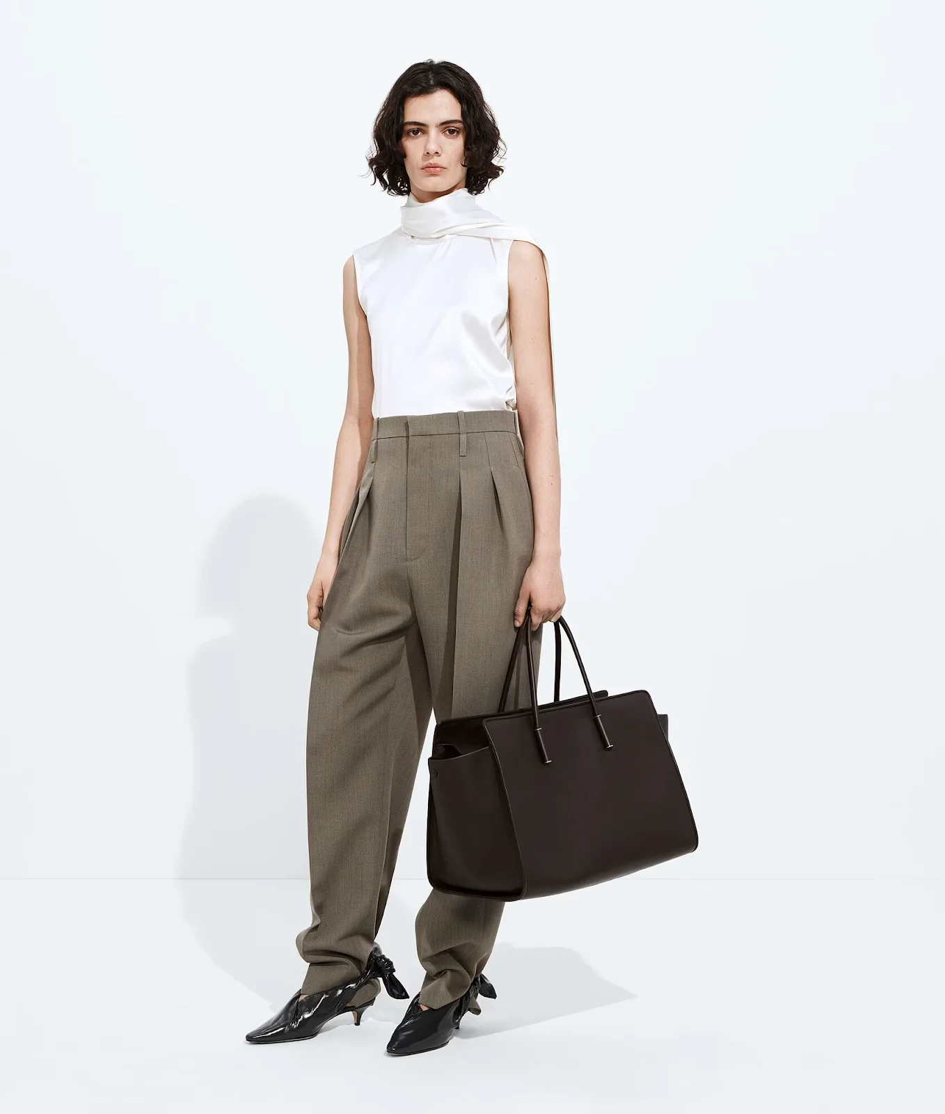 Bottega Veneta Large Barbara Tote in Espresso Calfskin leather