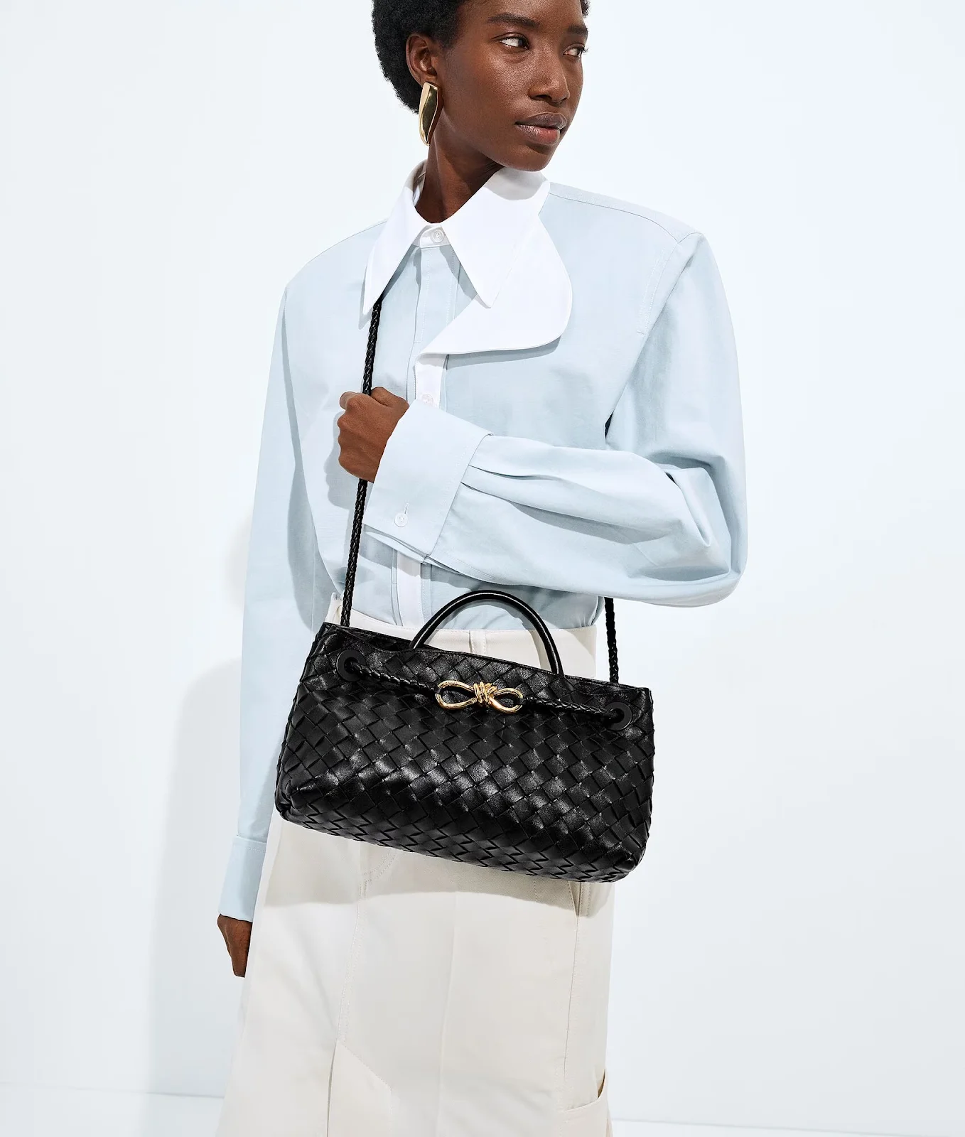 กระเป๋า Bottega Veneta Andiamo ทรง East-West สีดำสุดหรู