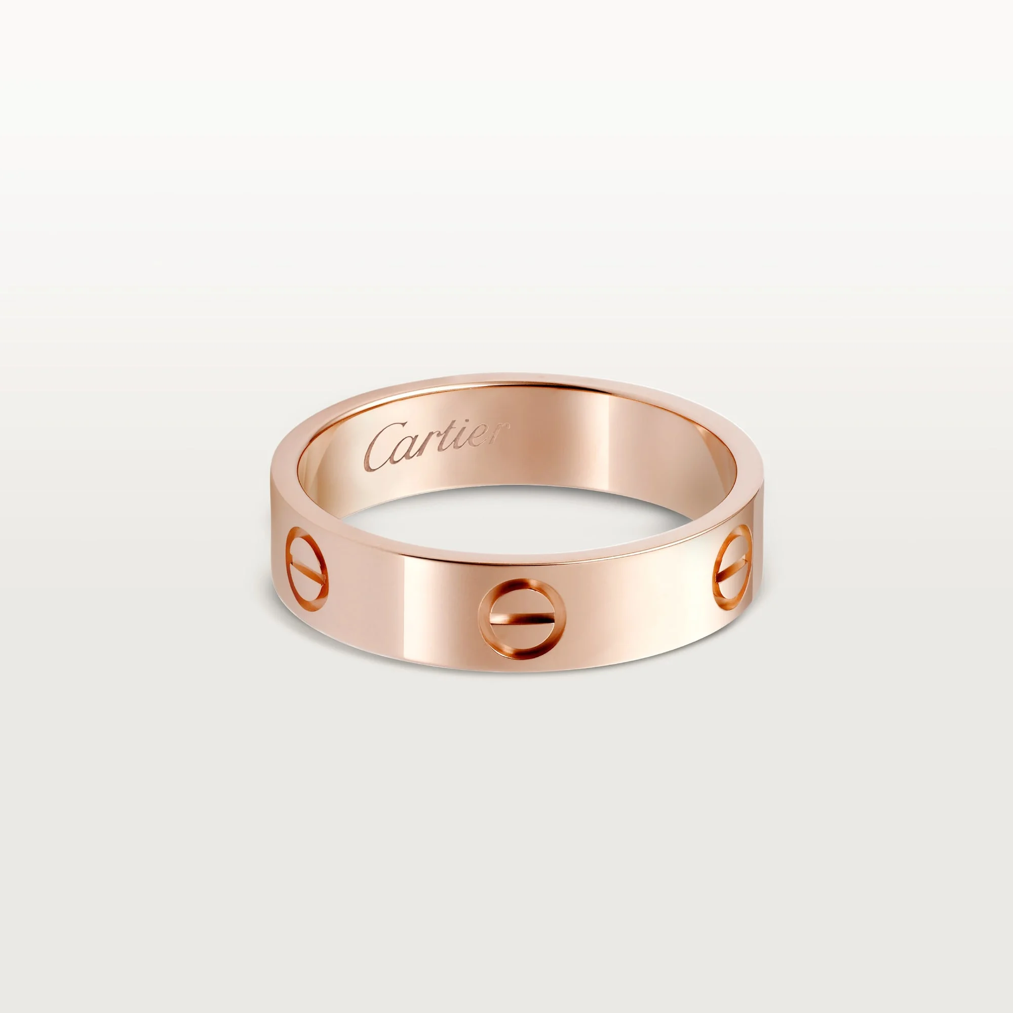 นิ้วมือเรียวสวยสวม แหวน Cartier ตะปู แท้ ราคา ต่างกันจัดวางเลเยอร์สไตล์ VVIP