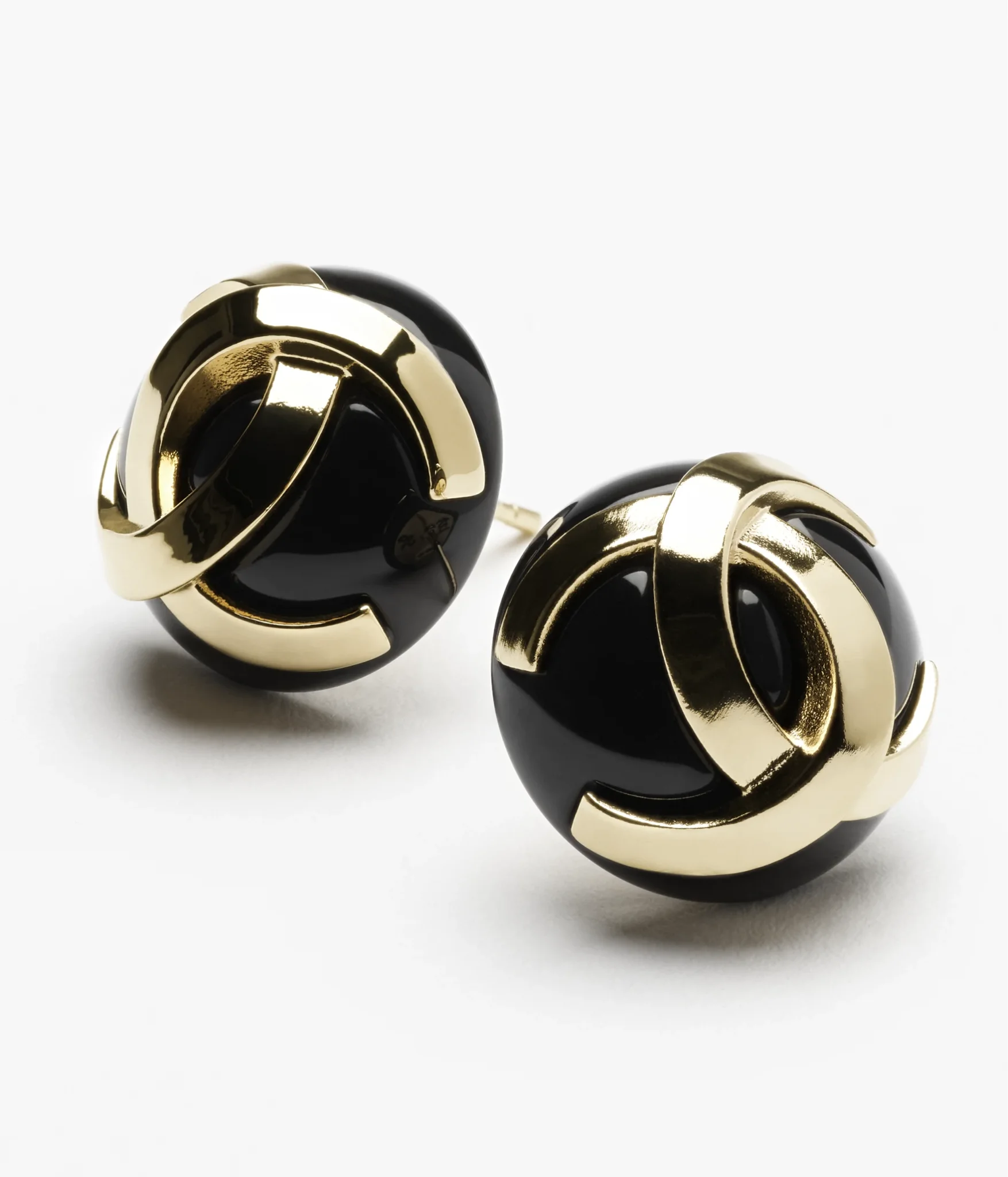 ต่างหู Chanel โลโก้ CC สีทองตัดสีดำ สไตล์ Stud Earrings รุ่นฮิต