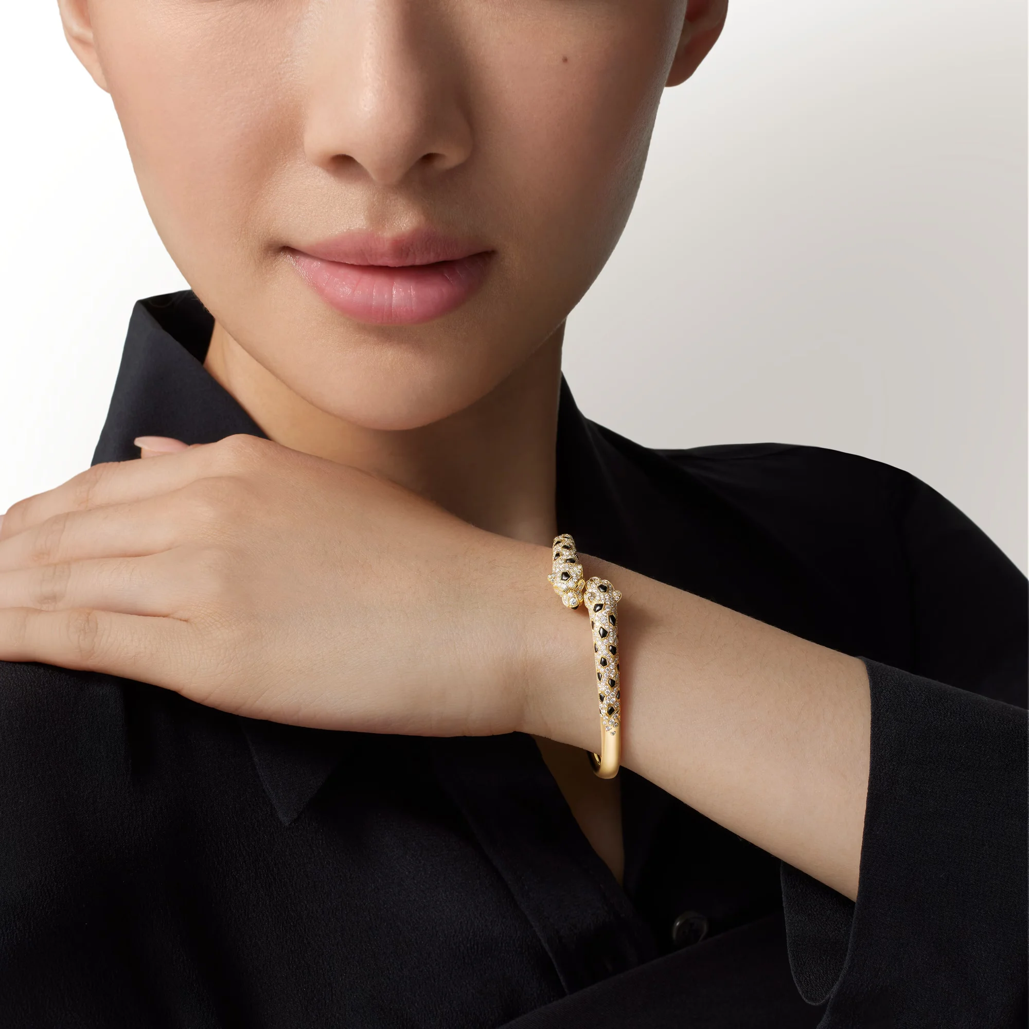 สร้อยข้อมือ Cartier Love และ Panth&egrave;re พร้อมนาฬิกา Rolex Day-Date Rose Gold