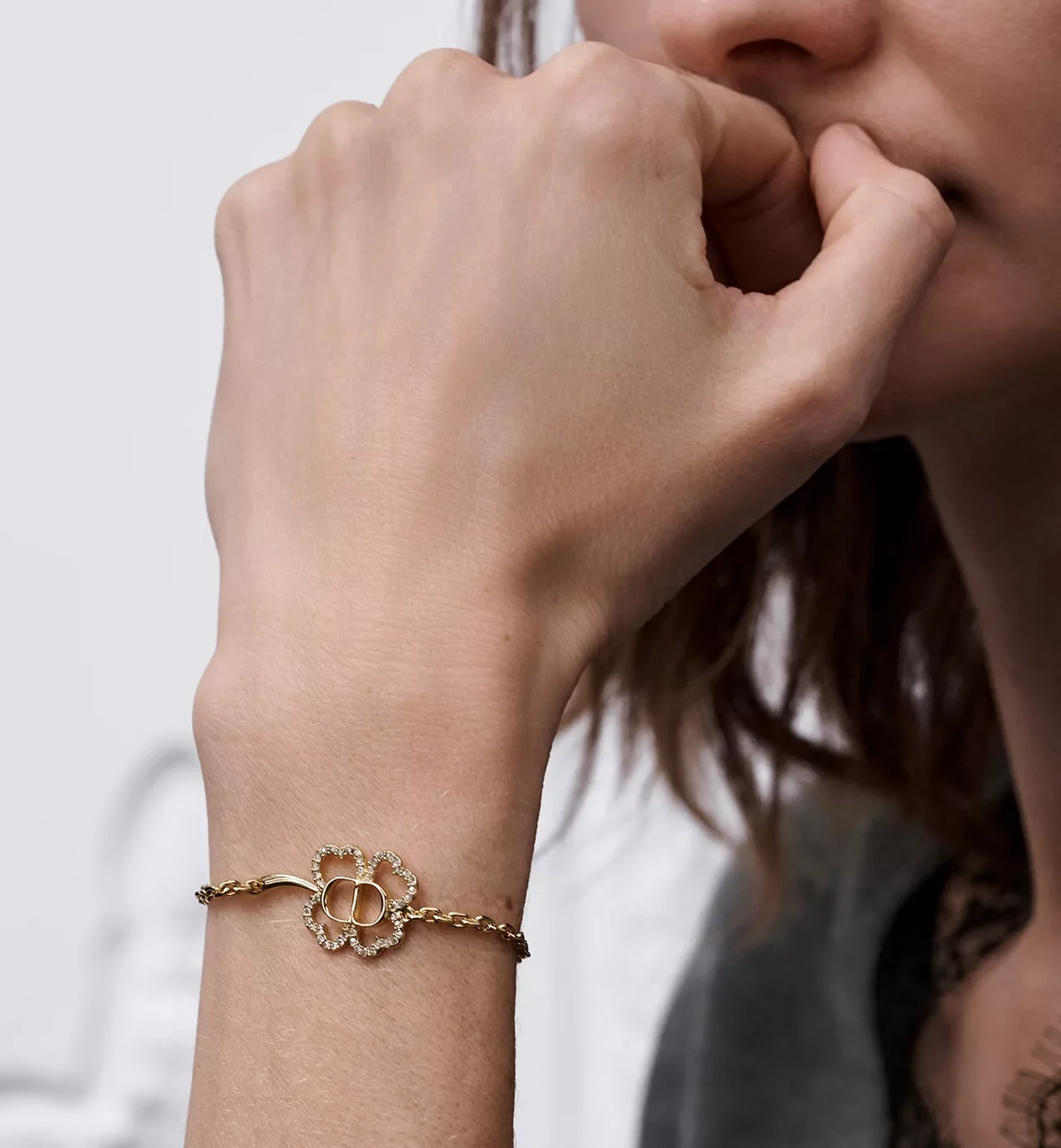 กำไลข้อมือ Dior Night Code และ CD Shiny Clover ไอเทมยอดนิยมของชาวติดหรู