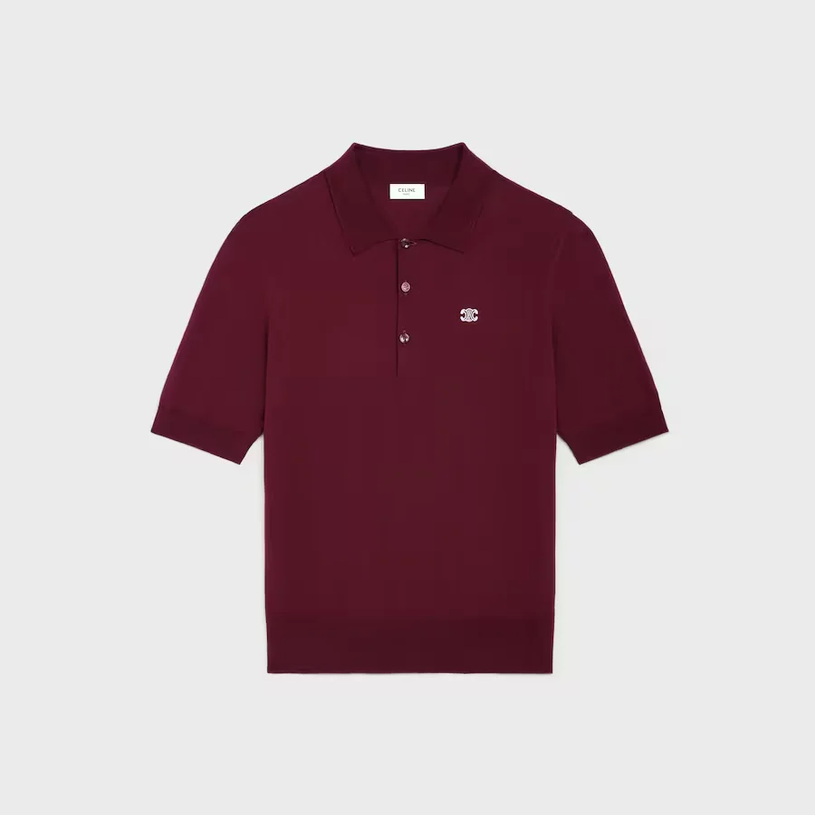 ลุคหรูเสื้อโปโล Celine สีแดงสดในวันเลือกตั้ง 8 กุมภาพันธ์ 2569
