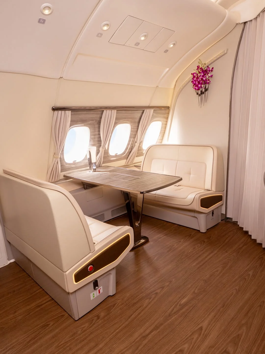 Bangkok to Hong Kong business class deals for holiday travels and Michelin food tours