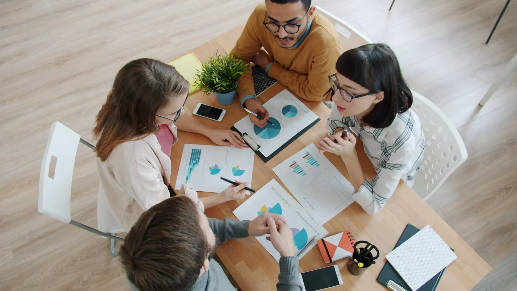 Executive analyzing sustainable family business management frameworks from the SET platform