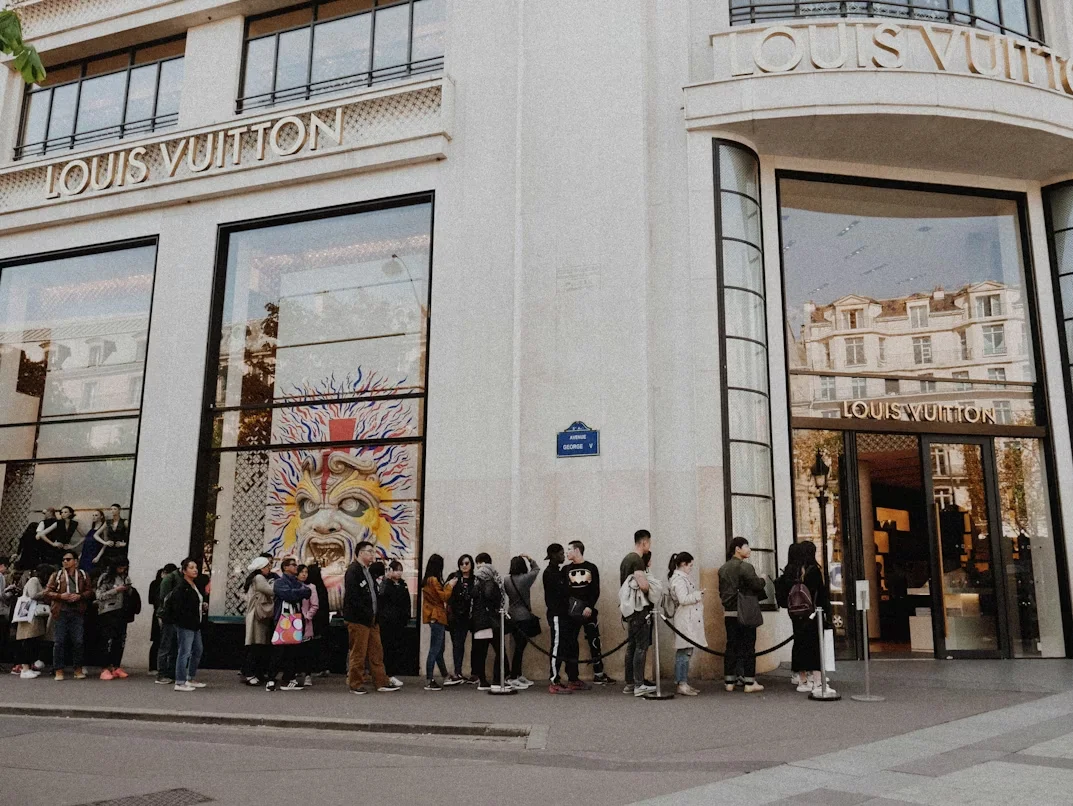 ช็อป LVMH ในย่านแฟชั่นชั้นนำสะท้อนภาพรวมตลาดลักชูรี 2025