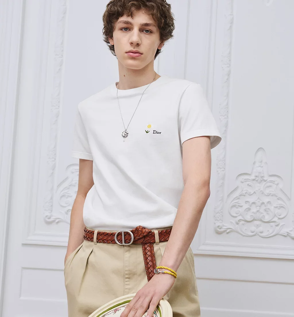 การเลือกเสื้อผ้าทรง Relaxed Fit เพื่อป้องกันอาการฮีทสโตรก