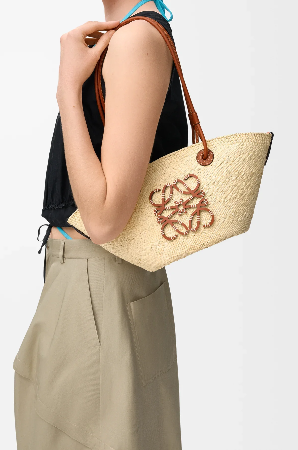 กระเป๋าสานแบรนด์หรู LOEWE แมตช์ลุคซัมเมอร์
