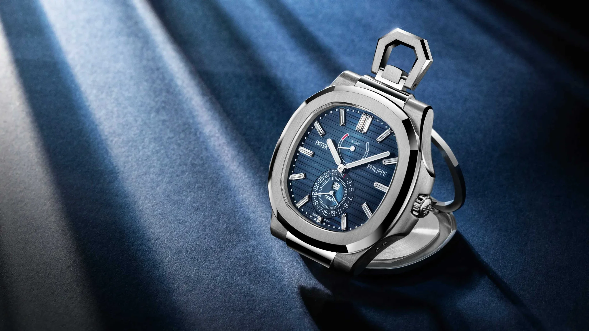 นาฬิกาตั้งโต๊ะ Patek Philippe Nautilus รุ่นฉลองครบรอบ 50 ปี