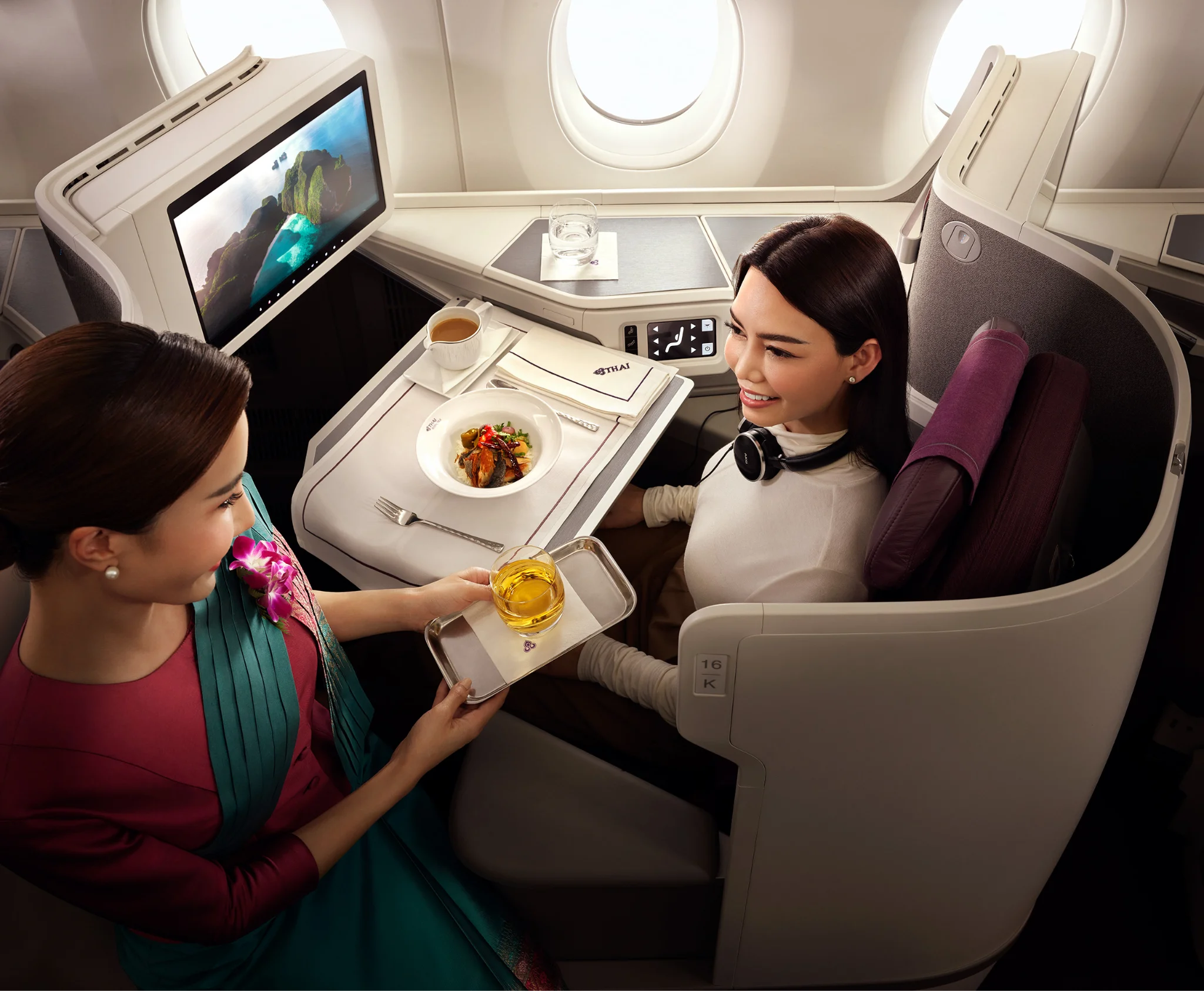 In-flight dining experience in Thai Airways Business Class to Istanbul