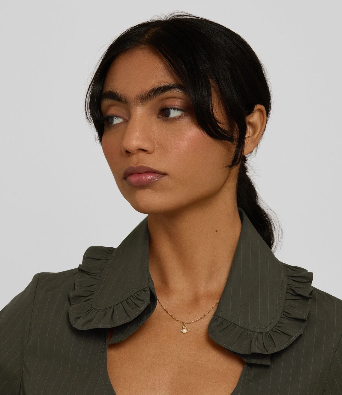 สร้อยมุก Vivienne Westwood Mini Bas Relief Pearl Choker สุดหรู
