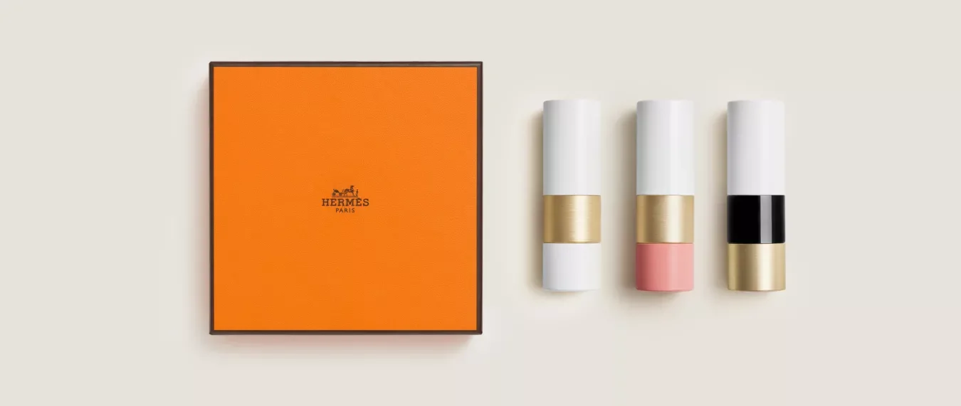 แบรนด์เนม Herm&egrave;s กับแพ็กเกจจิ้งสีส้มผูกริบบิ้นสีน้ำตาล